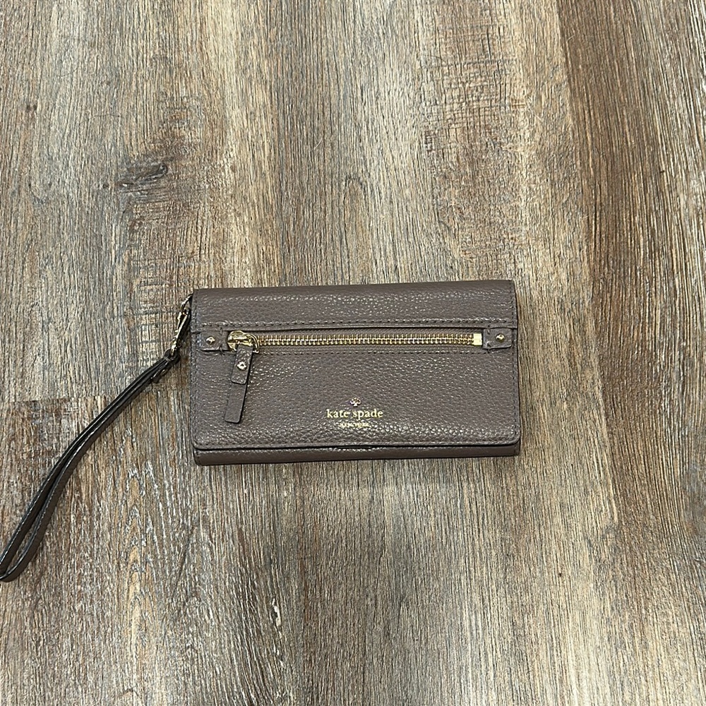 Kate Spade pebbled leather bifold wristlet wallet